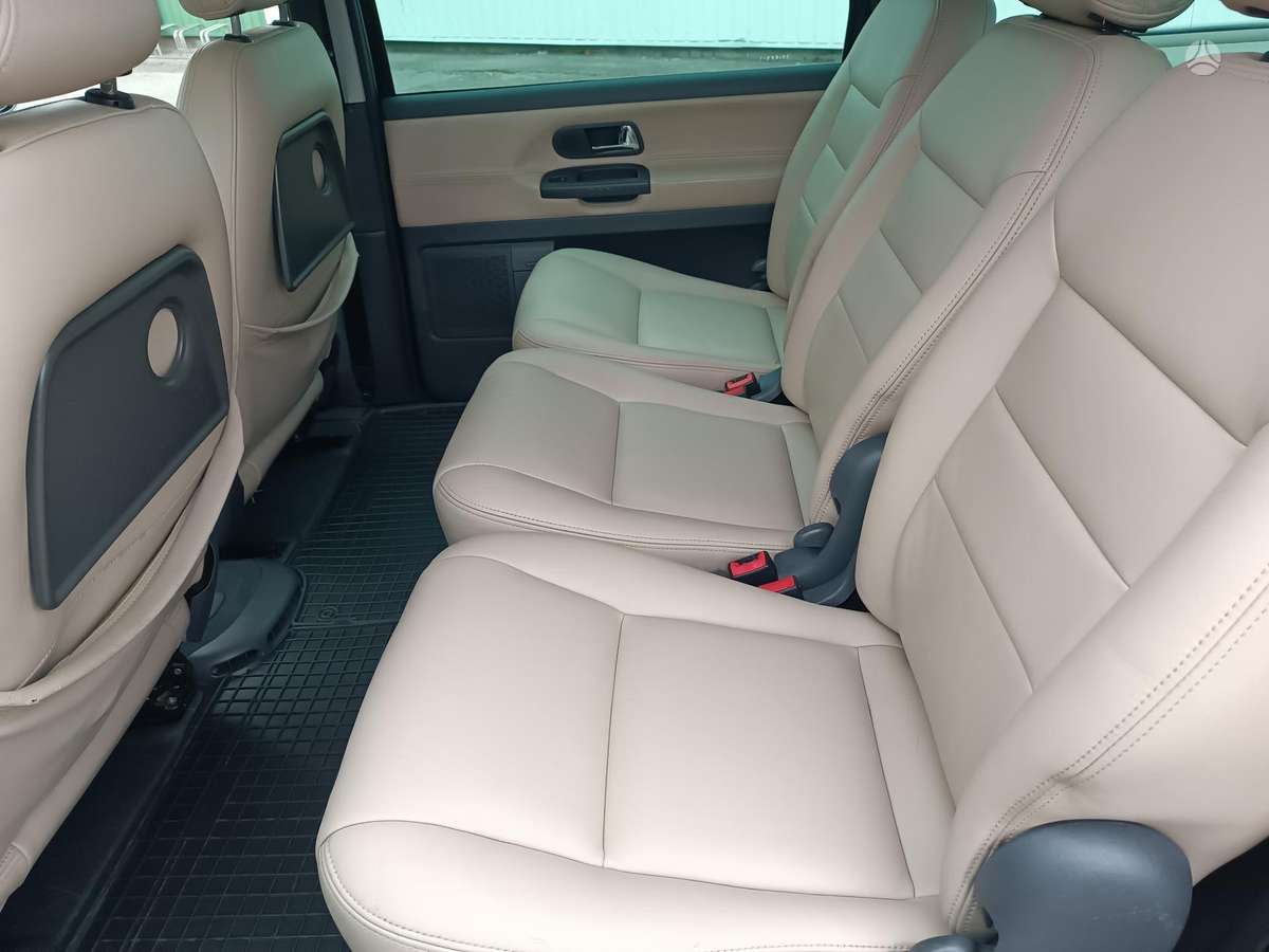 Seat Alhambra 2010 — photo 18