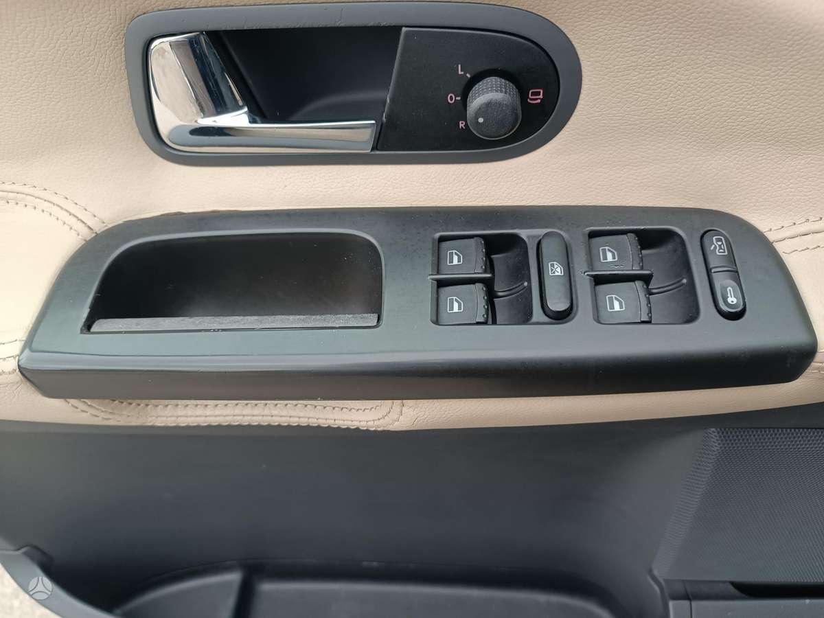 Seat Alhambra 2010 — photo 24