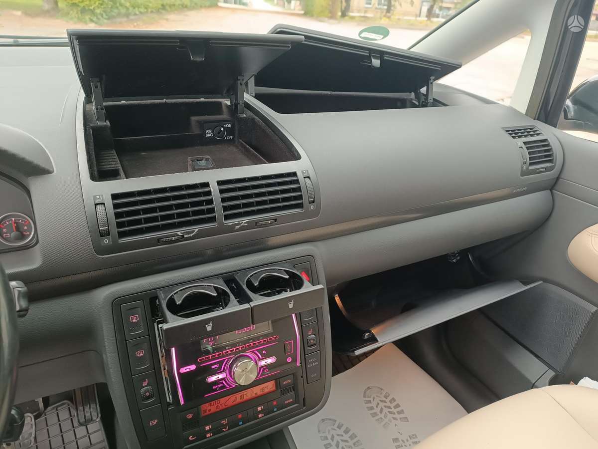 Seat Alhambra 2010 — photo 25