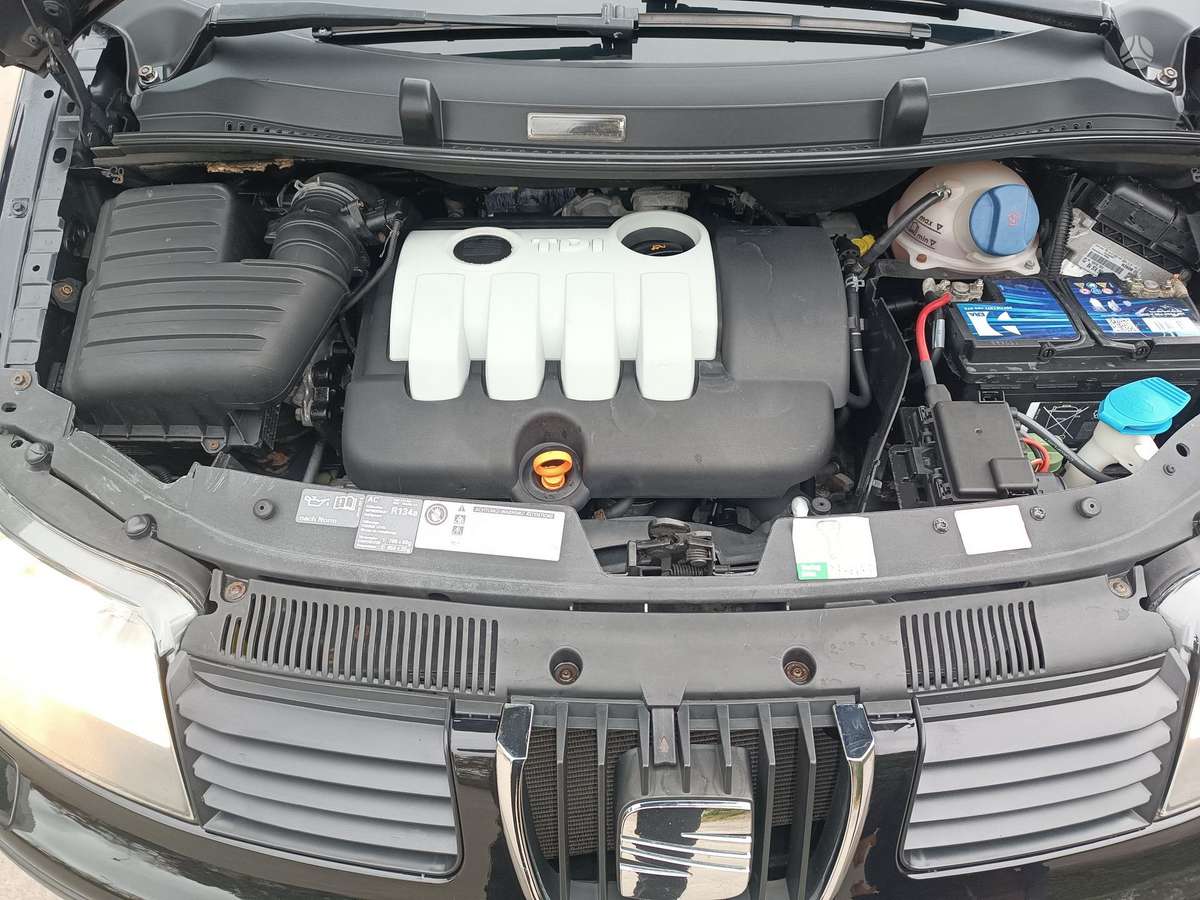 Seat Alhambra 2010 — photo 29