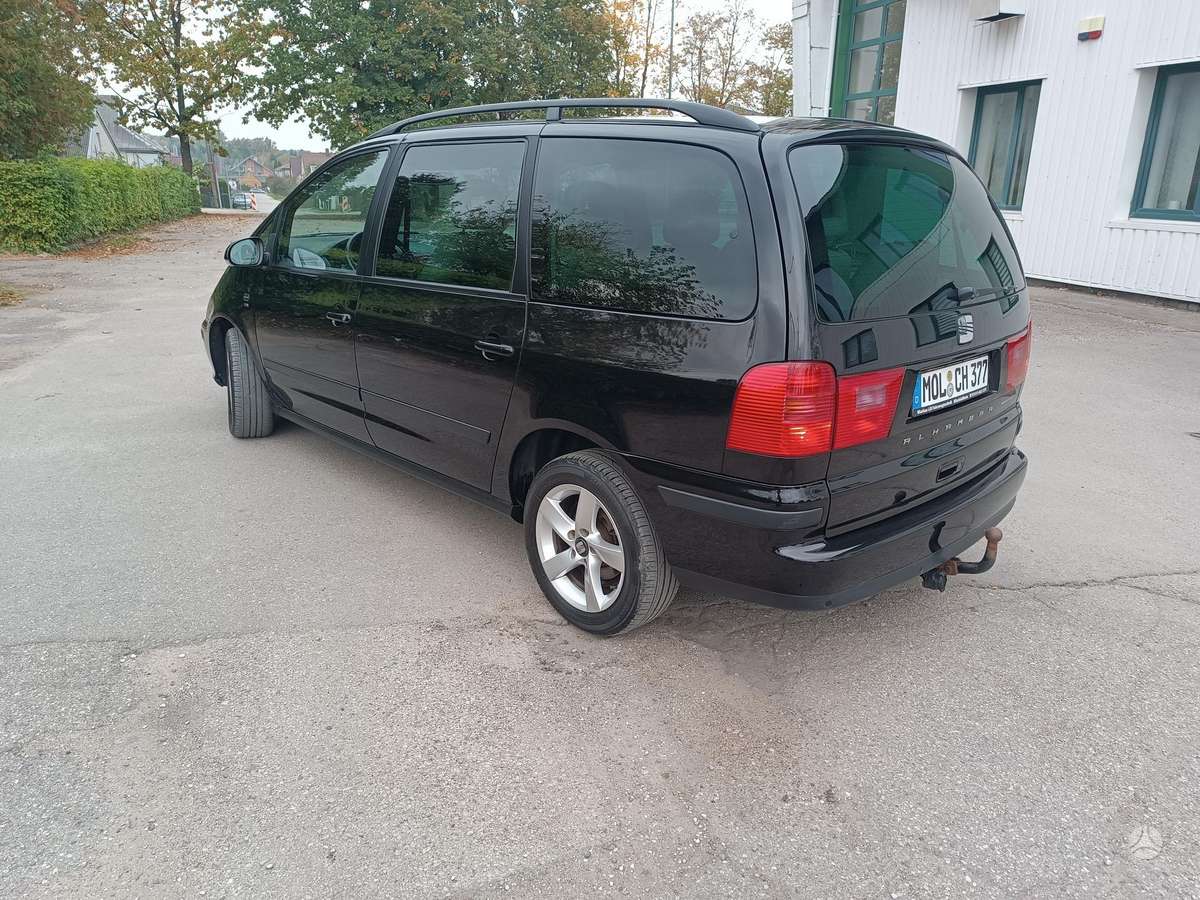 Seat Alhambra 2010 — photo 7