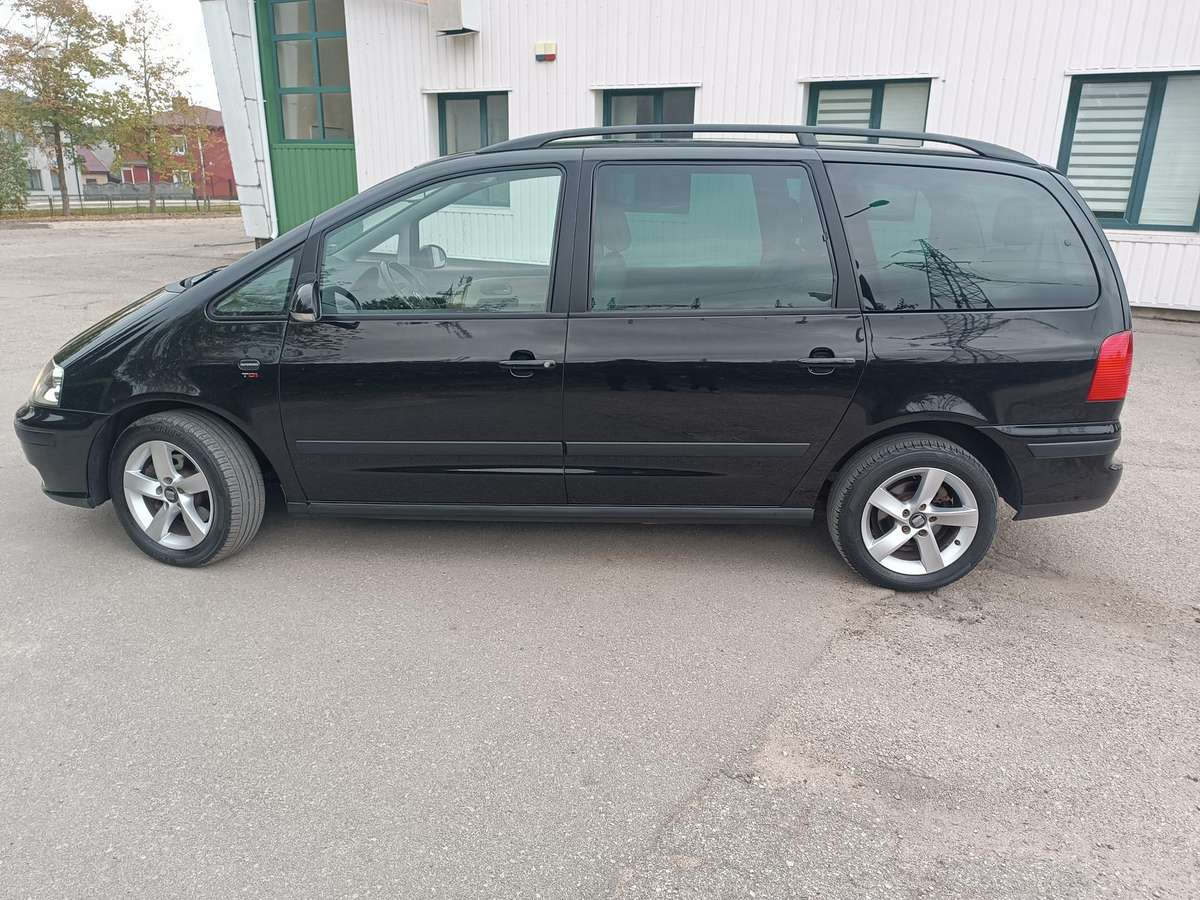 Seat Alhambra 2010 — photo 8