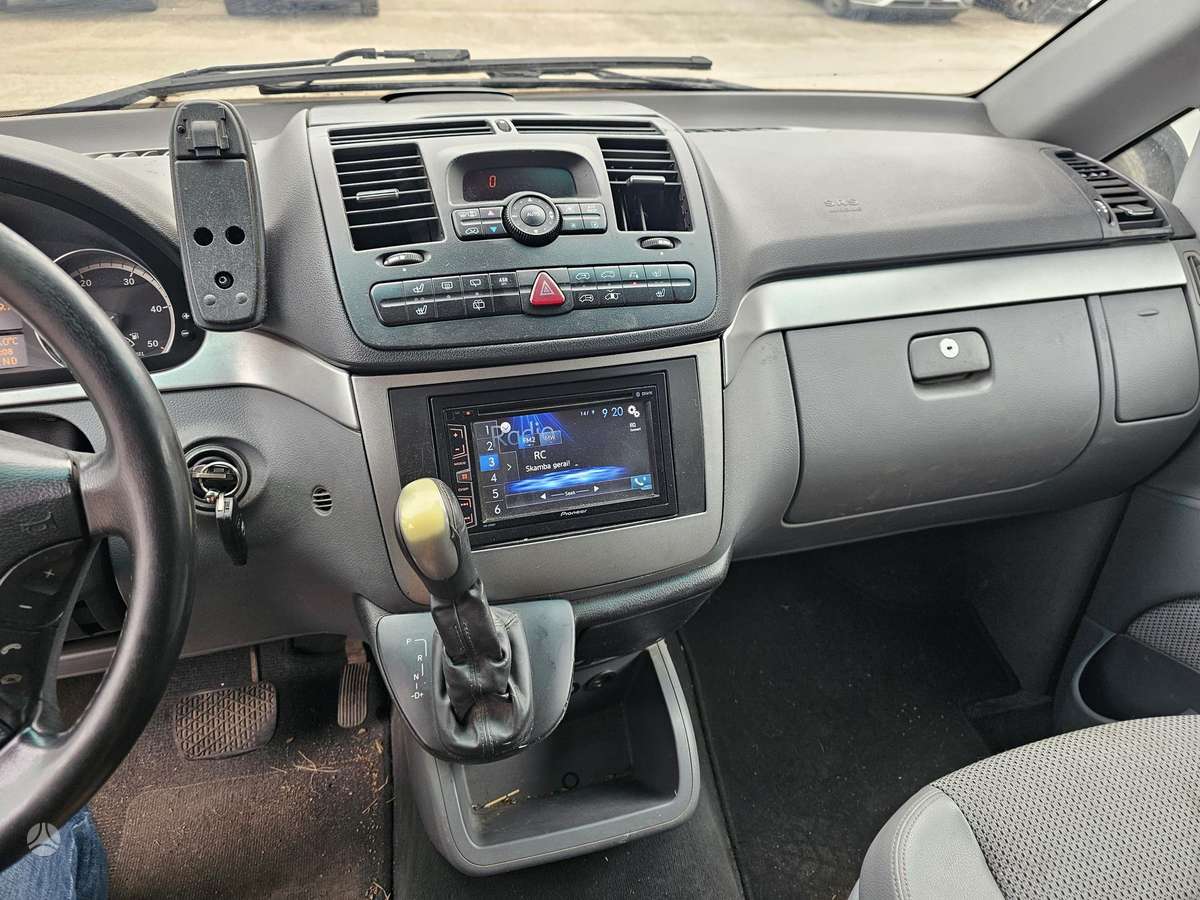 Mercedes-Benz Viano 2010 — photo 5