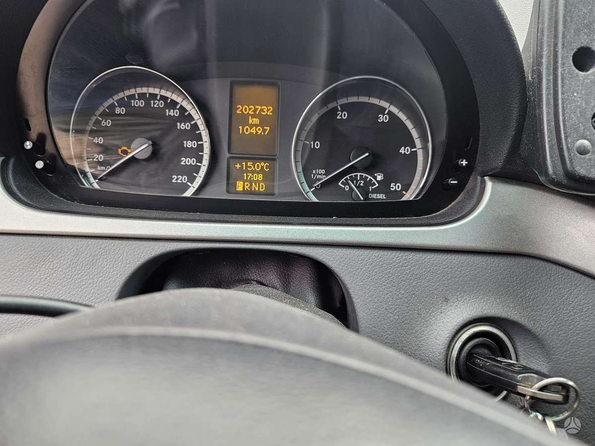 Mercedes-Benz Viano 2010 — photo 6