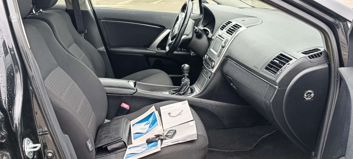 Toyota Avensis 2015 — photo 11