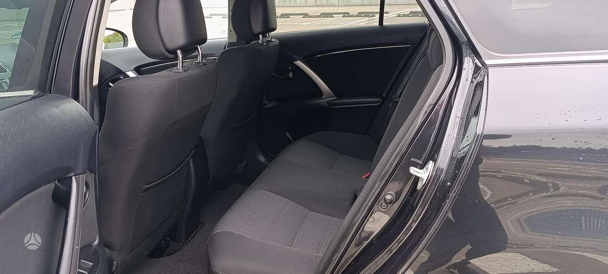 Toyota Avensis 2015 — photo 15