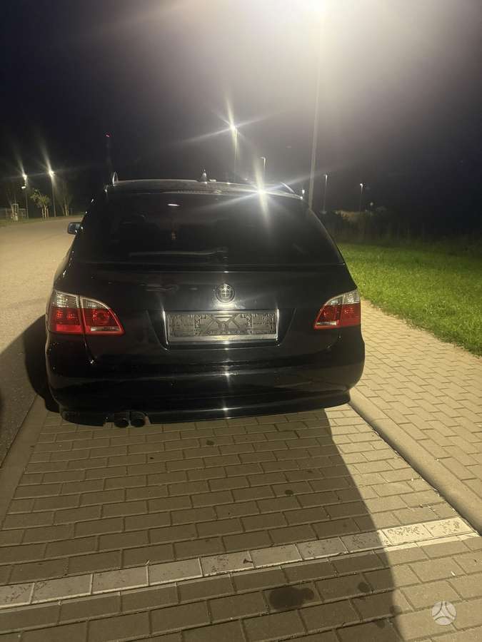 BMW 530 2006 — rear view