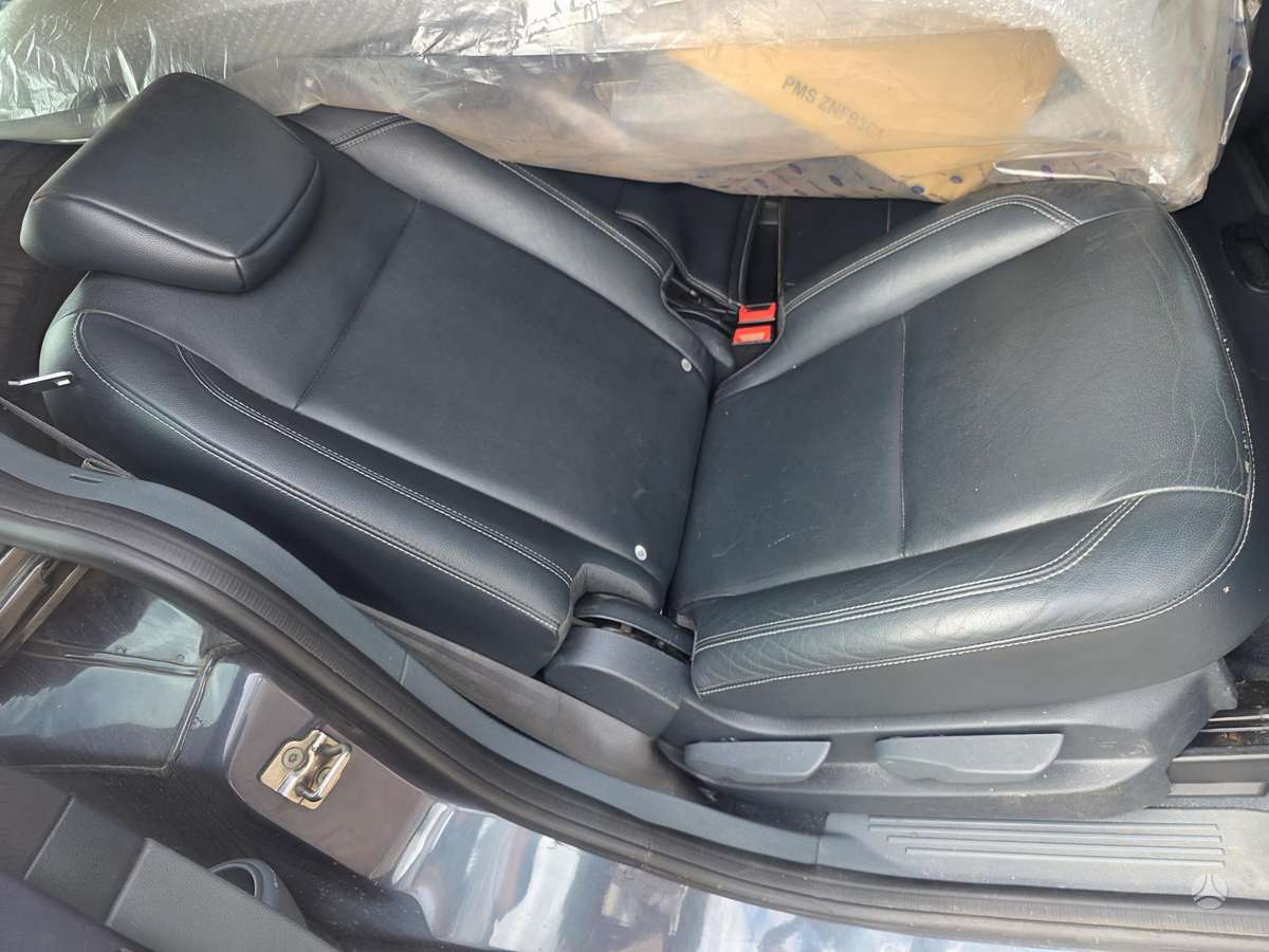 Ford Grand 2012 — photo 9