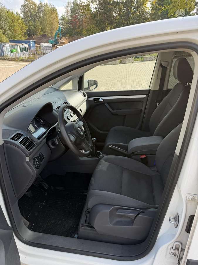 Volkswagen Touran 2013 — photo 11