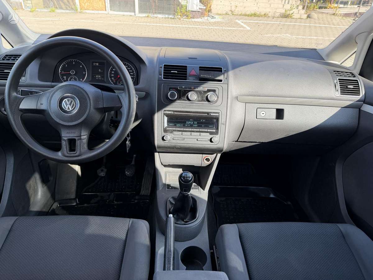 Volkswagen Touran 2013 — photo 12