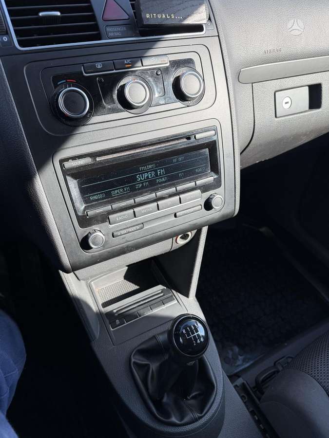 Volkswagen Touran 2013 — photo 14