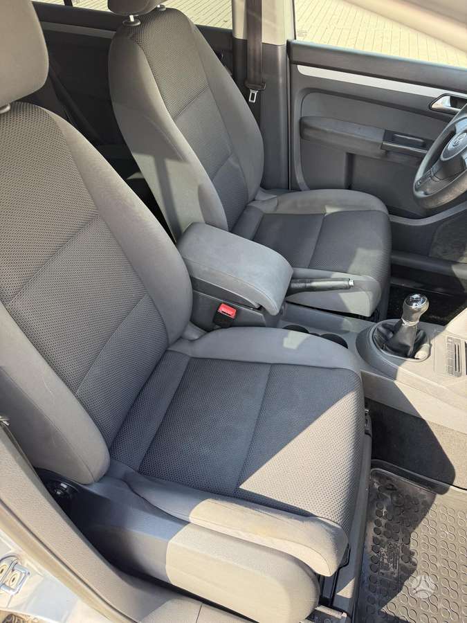 Volkswagen Touran 2013 — photo 15