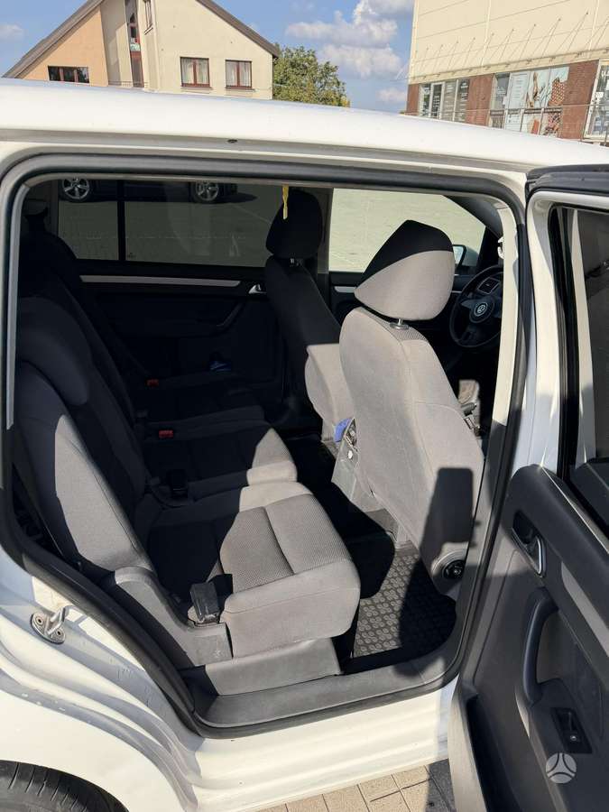Volkswagen Touran 2013 — photo 17