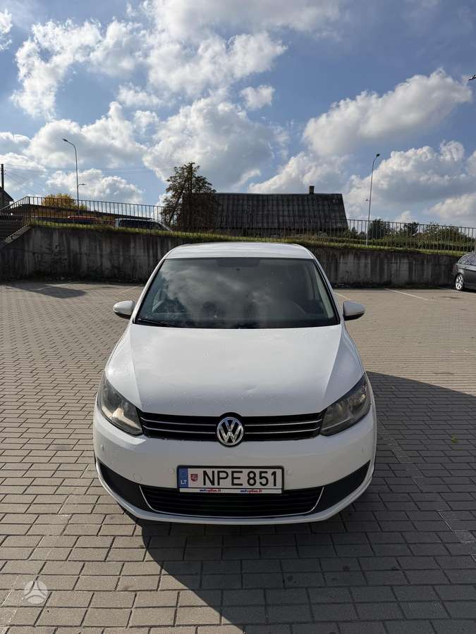 Volkswagen Touran 2013 — rear view