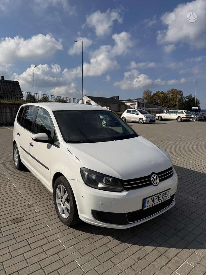 Volkswagen Touran 2013 — interior