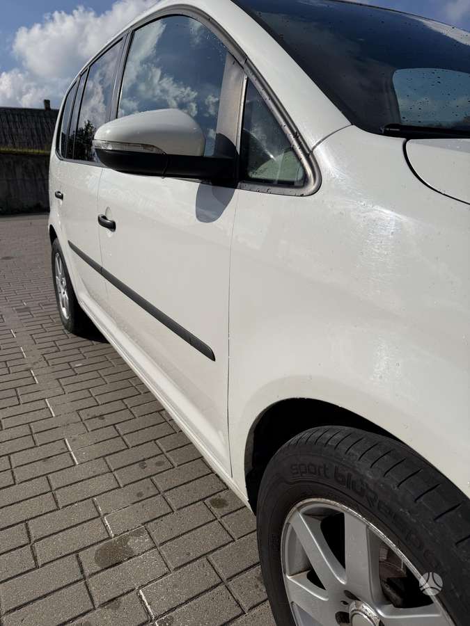 Volkswagen Touran 2013 — engine 1598 cm³, 105 HP (77kW)