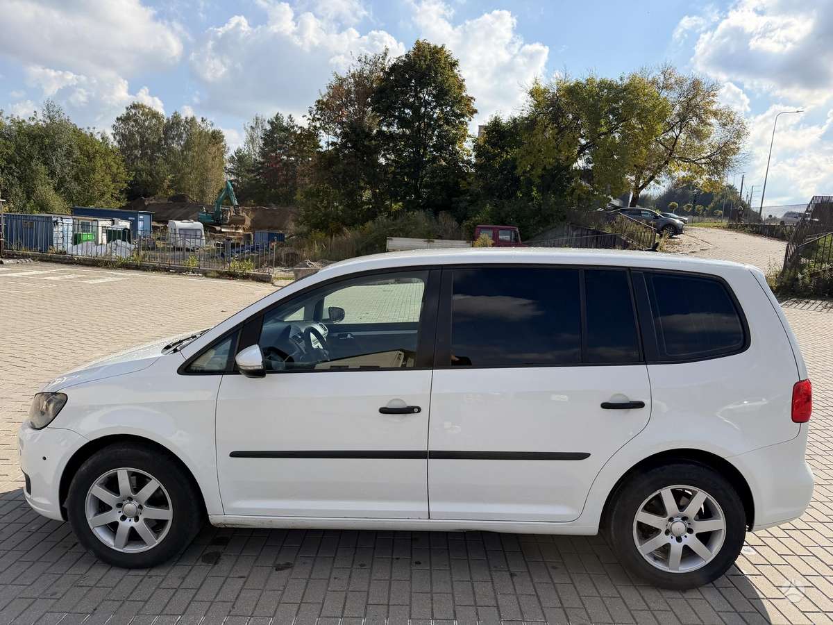 Volkswagen Touran 2013 — photo 9
