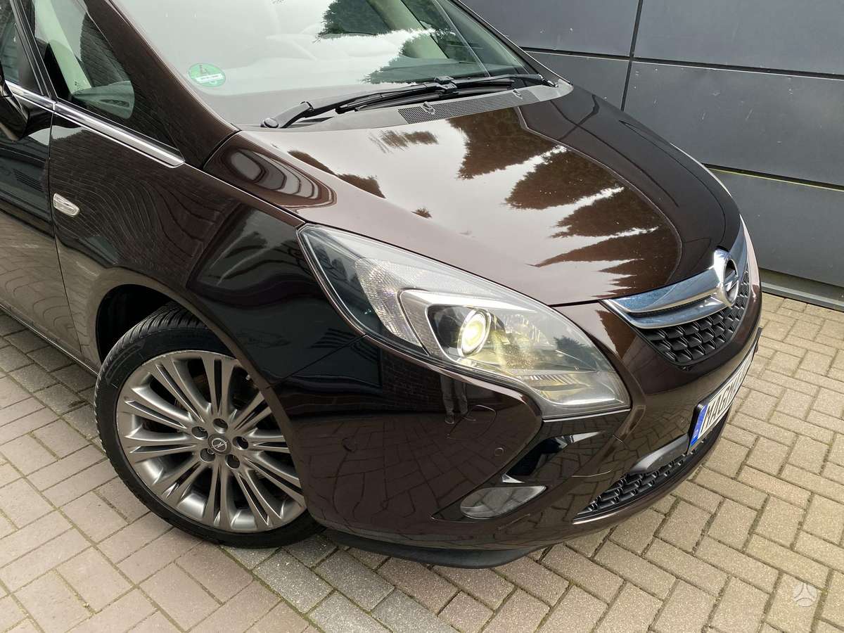 Opel Zafira 2012 — photo 10