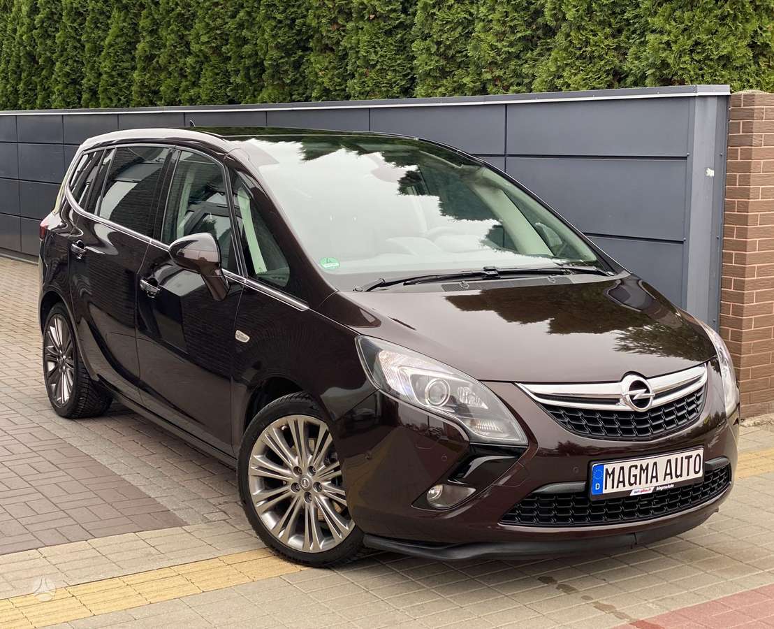 Opel Zafira 2012 — rear view