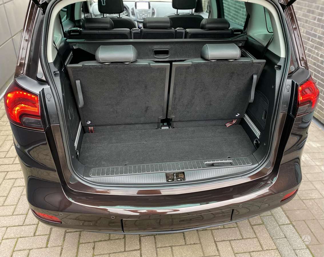 Opel Zafira 2012 — photo 23