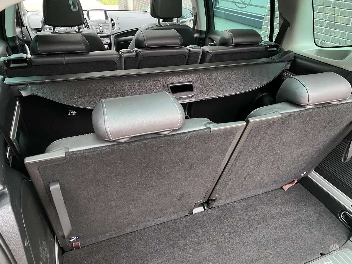 Opel Zafira 2012 — photo 24