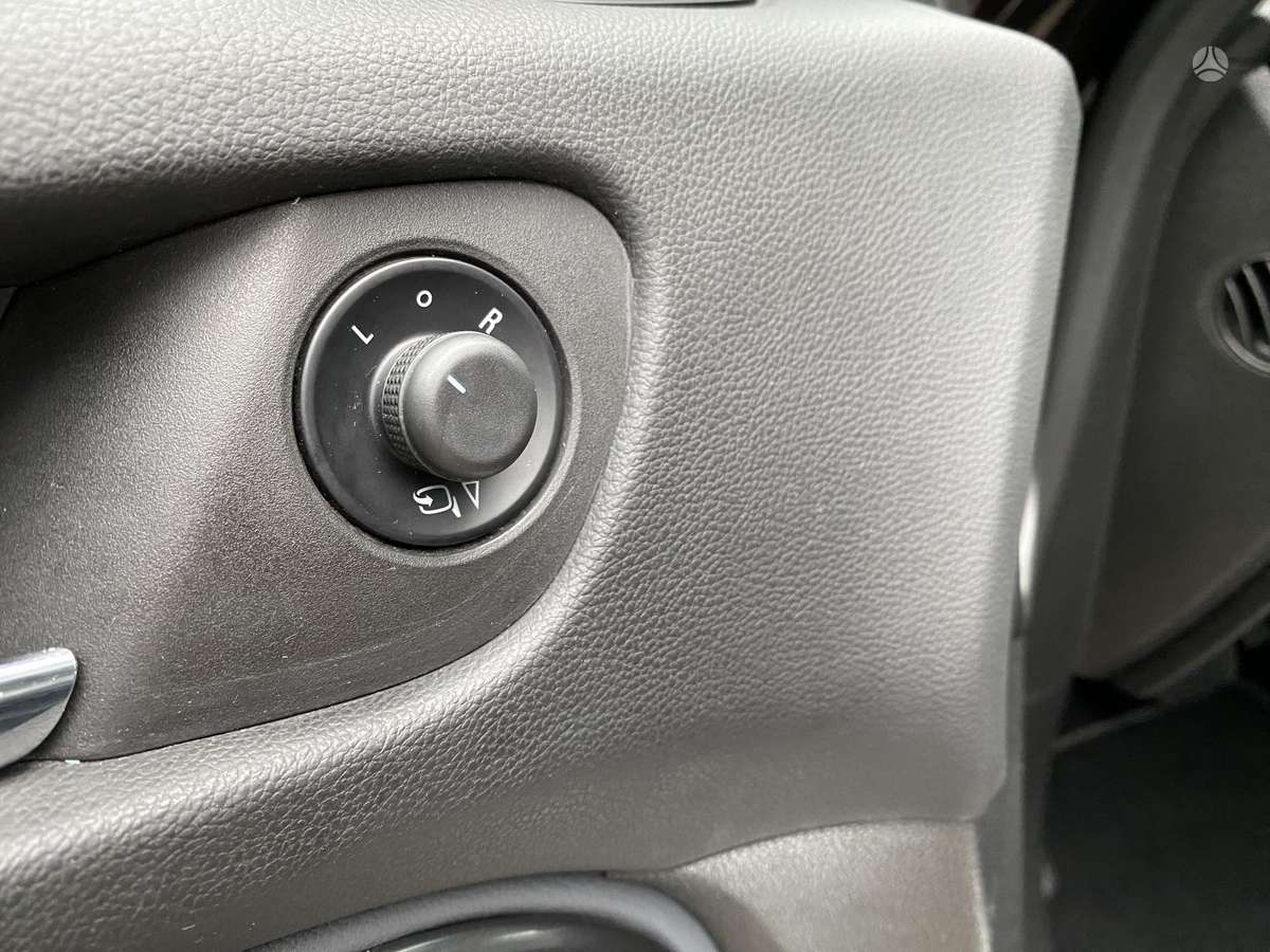Opel Zafira 2012 — photo 29