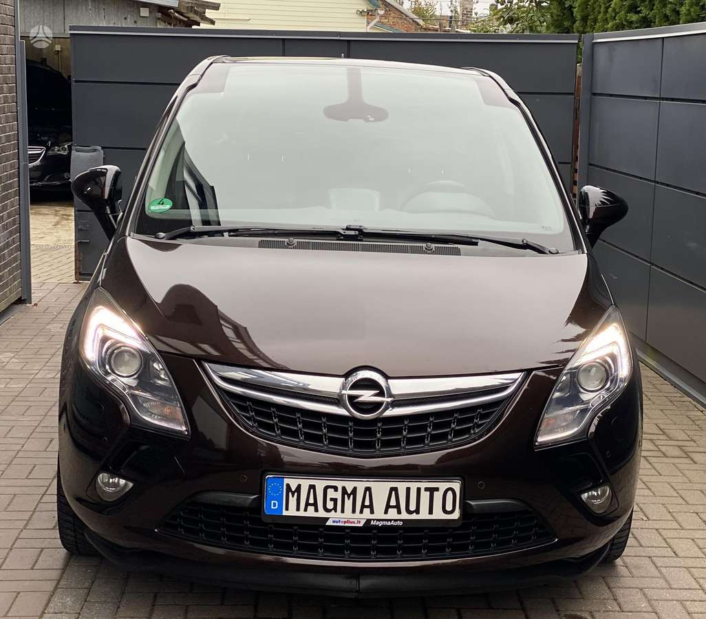 Opel Zafira 2012 — interior