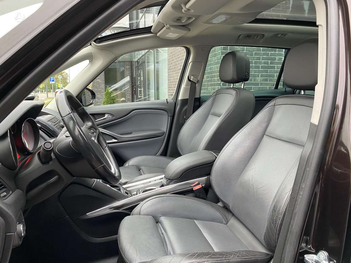 Opel Zafira 2012 — photo 30