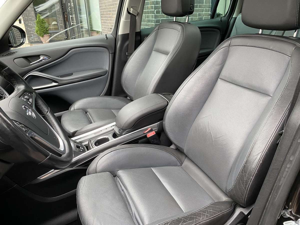 Opel Zafira 2012 — photo 31
