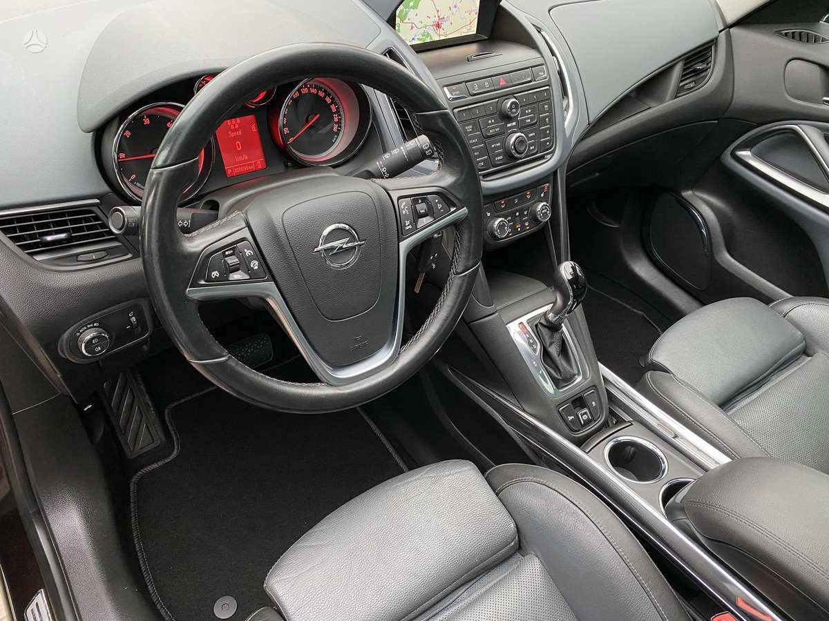 Opel Zafira 2012 — photo 32