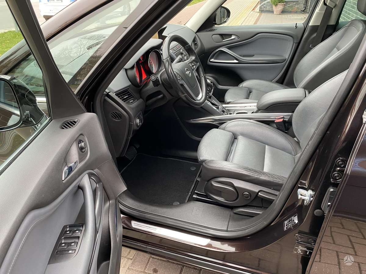 Opel Zafira 2012 — photo 34