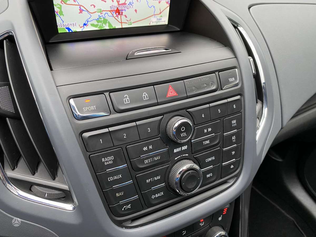 Opel Zafira 2012 — photo 38