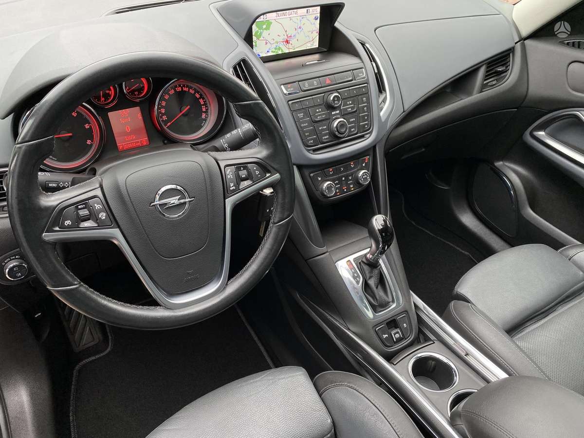 Opel Zafira 2012 — photo 44