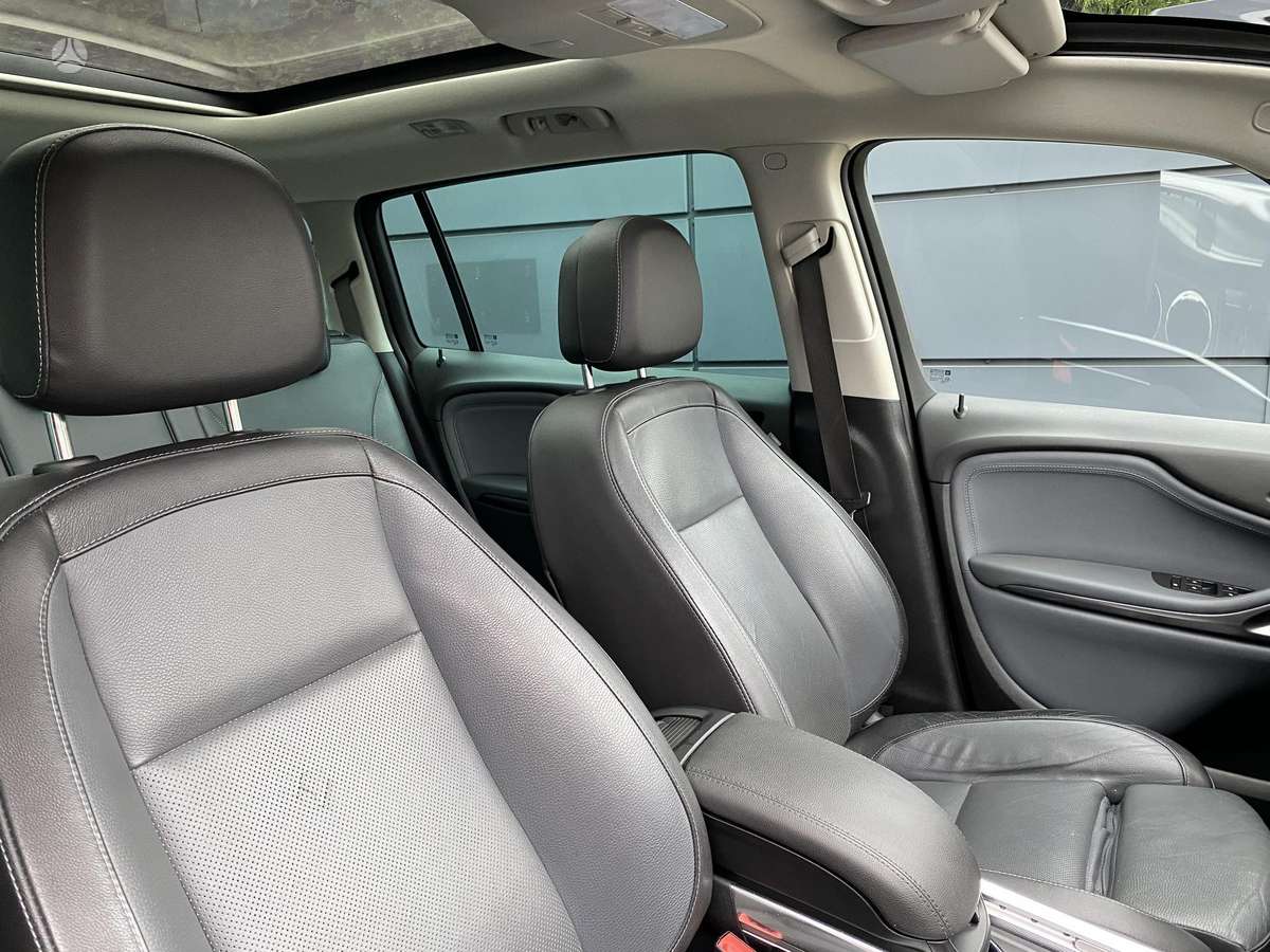 Opel Zafira 2012 — photo 48