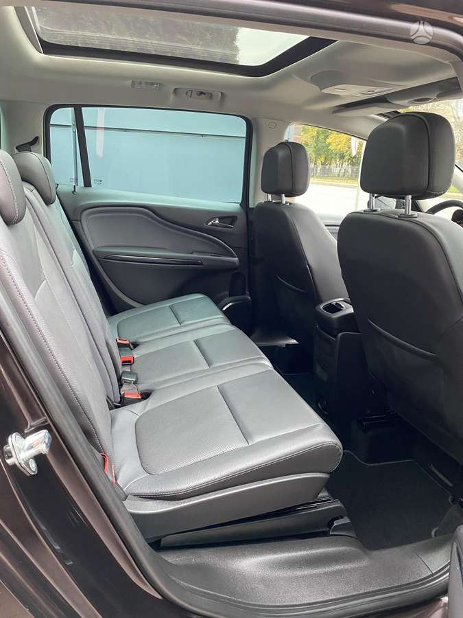 Opel Zafira 2012 — photo 50
