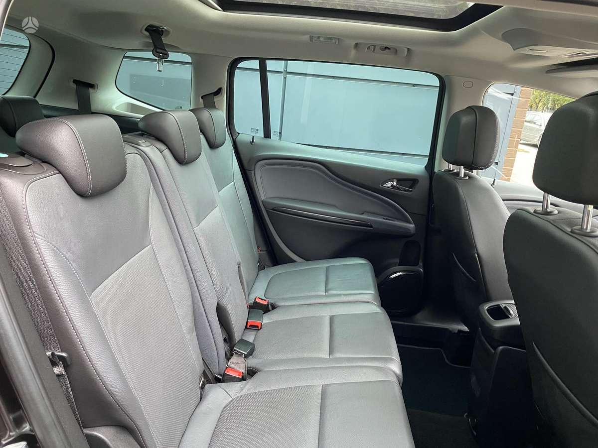 Opel Zafira 2012 — photo 51