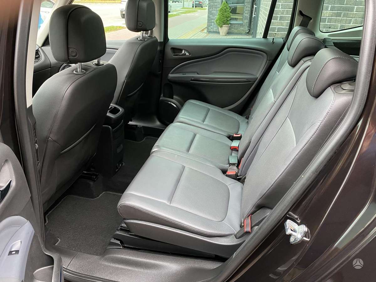Opel Zafira 2012 — photo 53