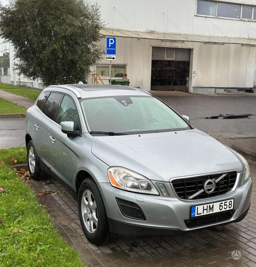 Volvo XC60 2012 — вигляд ззаду