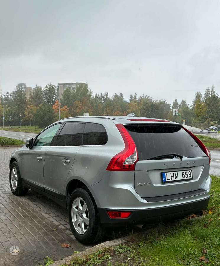 Volvo XC60 2012 — салон