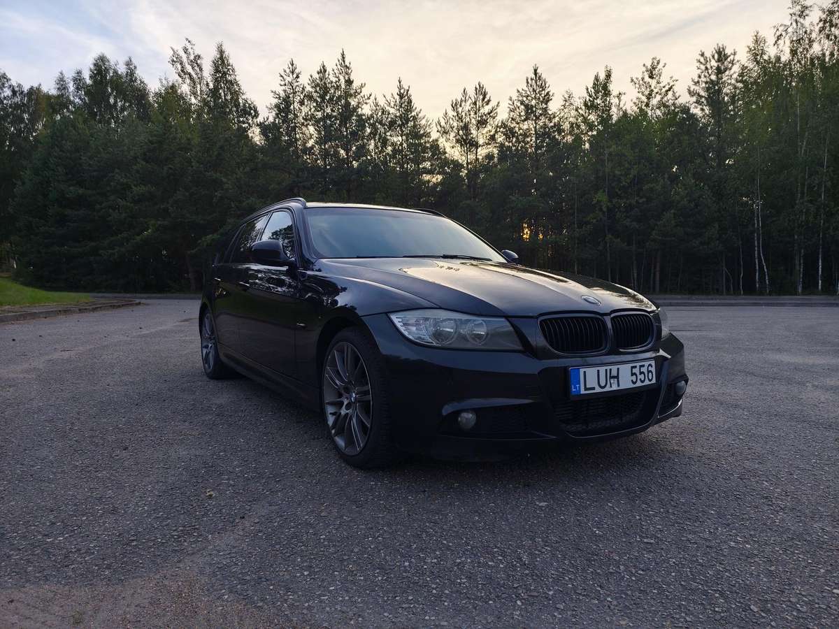 BMW 316 2011 — rear view