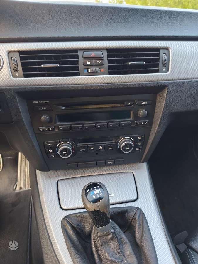 BMW 316 2011 — photo 7