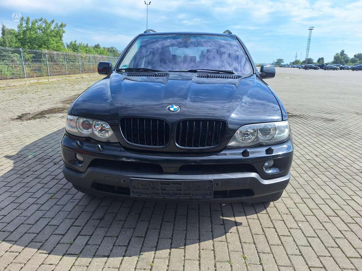 BMW X5 2004 — rear view
