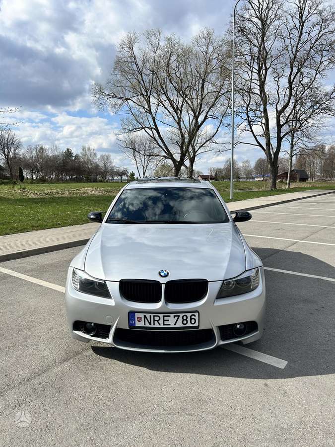 BMW 318 2007 — вигляд ззаду
