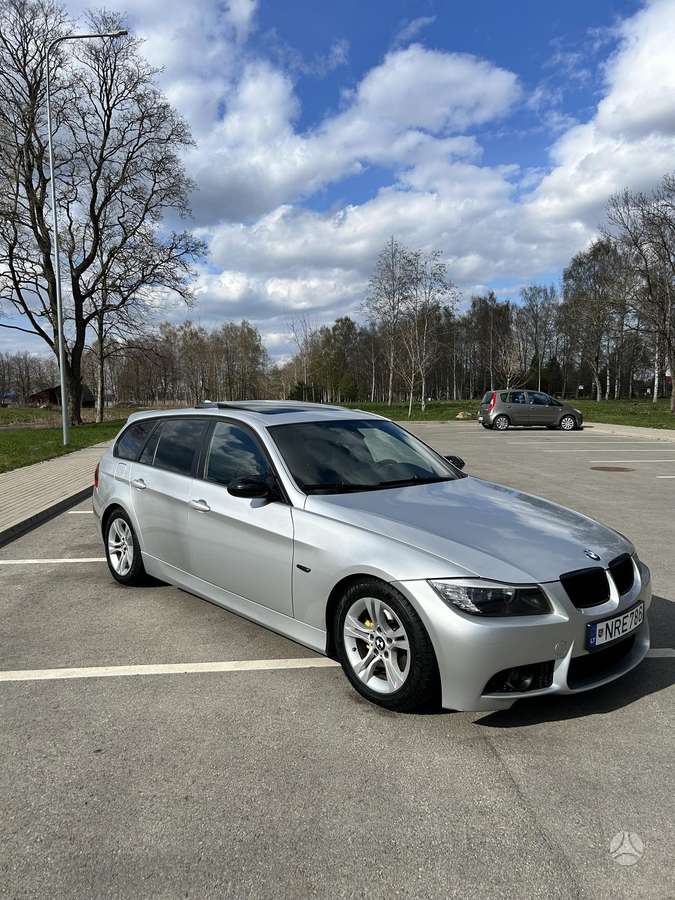 BMW 318 2007 — салон