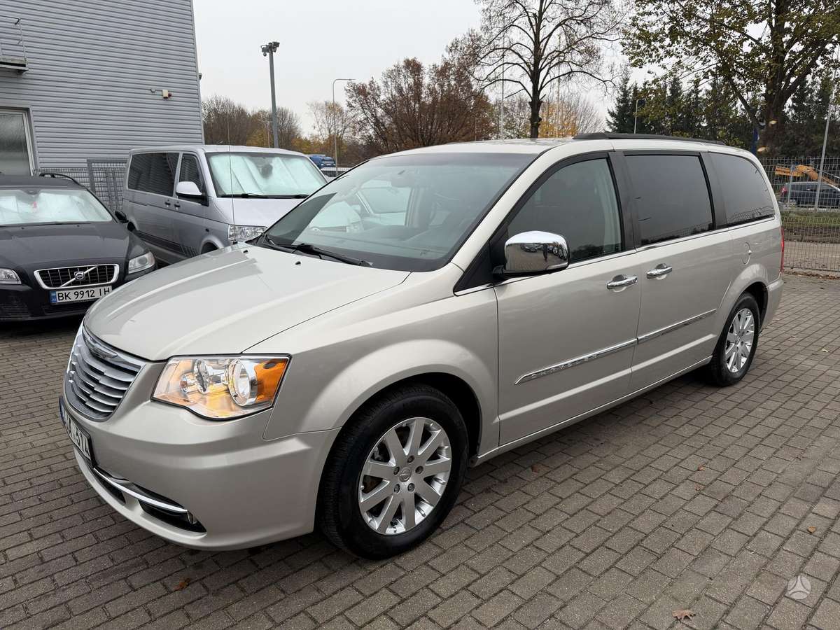Chrysler Town 2012 — interior