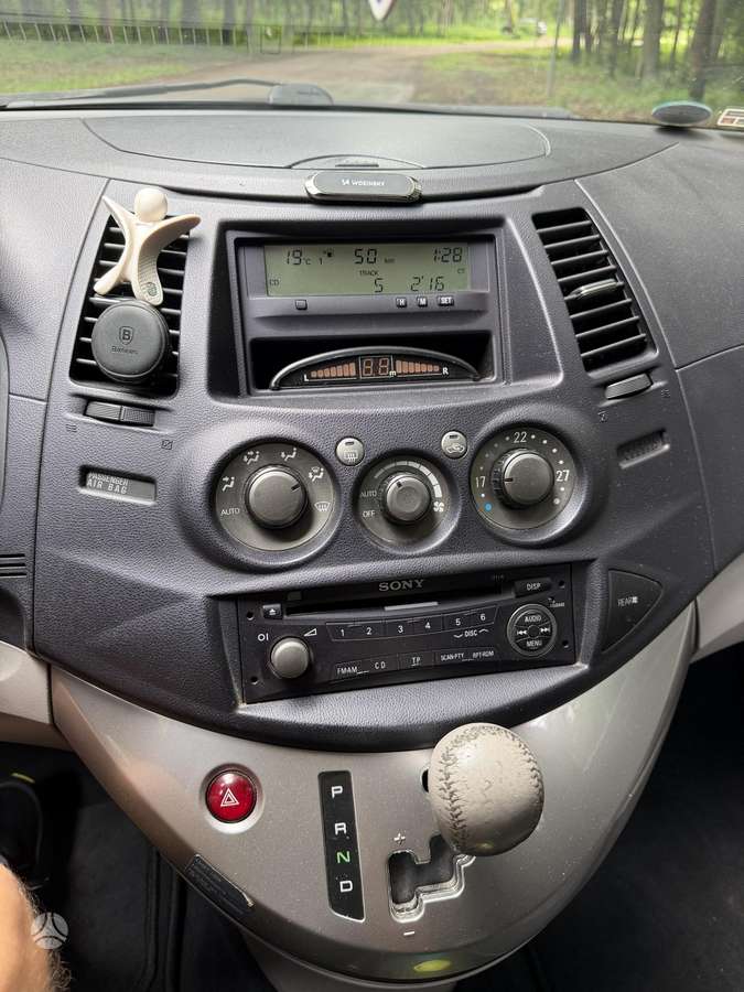 Mitsubishi Grandis 2005 — photo 14
