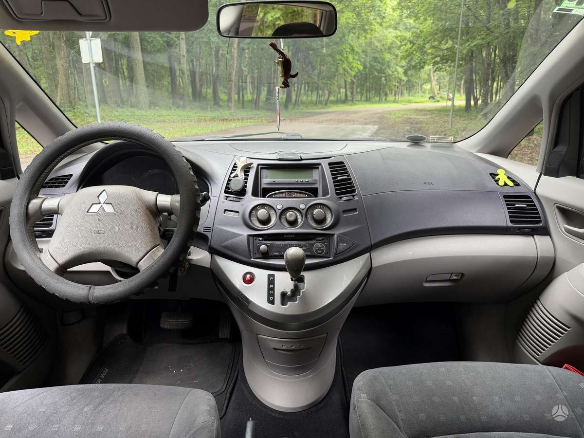 Mitsubishi Grandis 2005 — photo 8