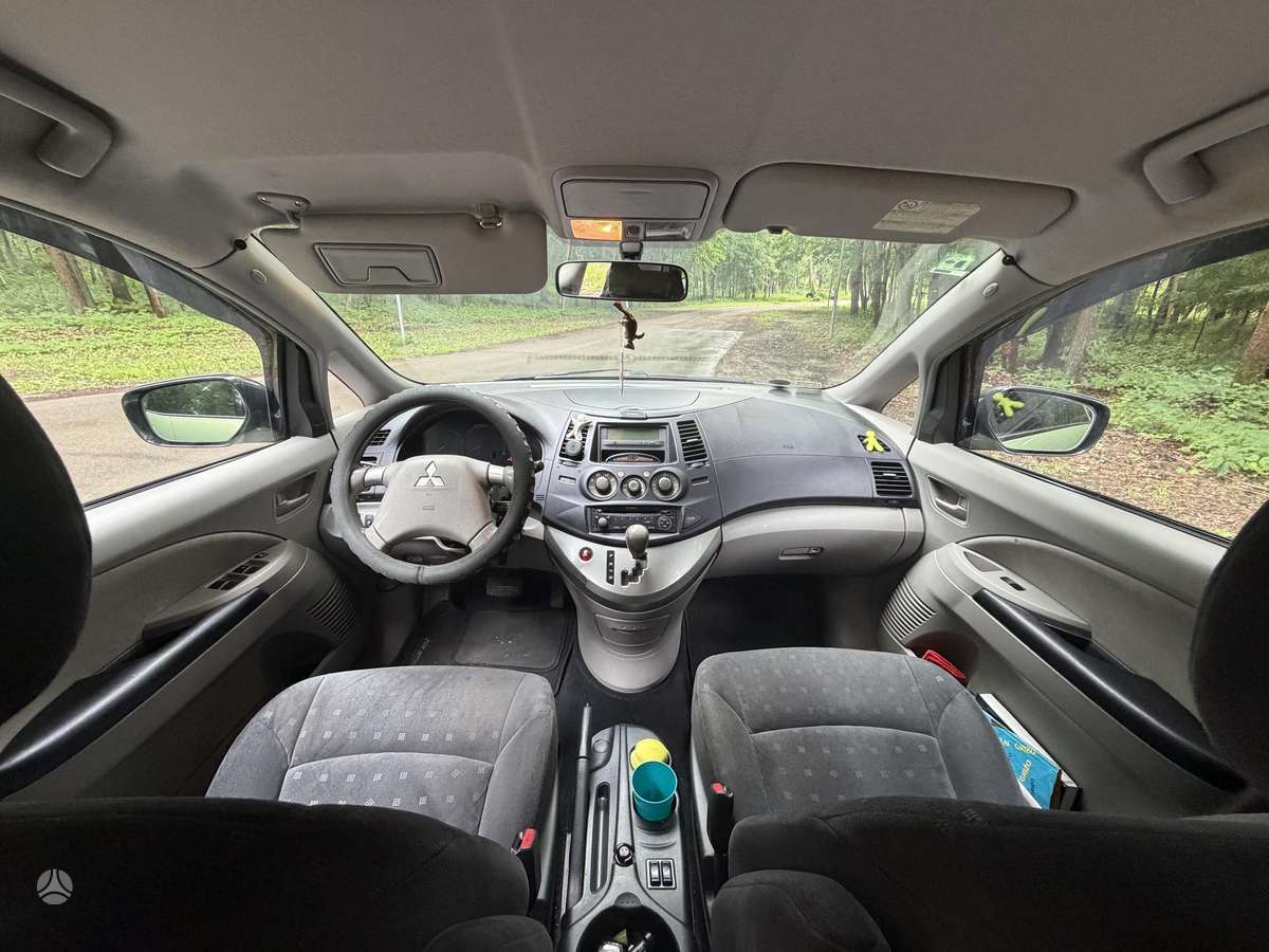 Mitsubishi Grandis 2005 — photo 9