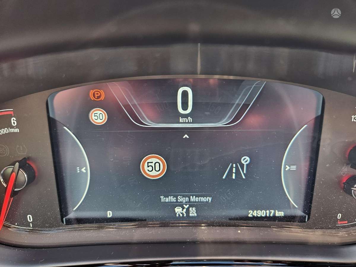 Opel Insignia 2015 — photo 11