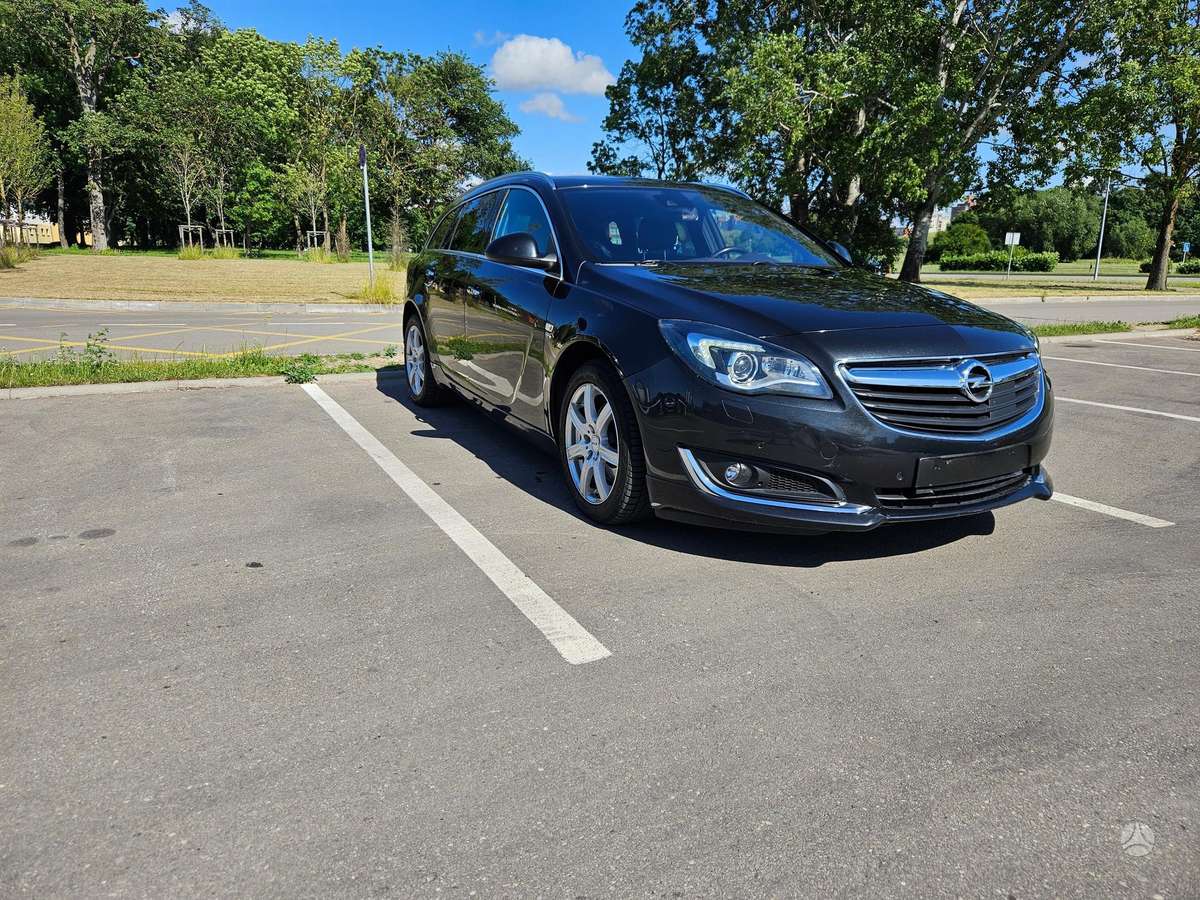 Opel Insignia 2015 — rear view